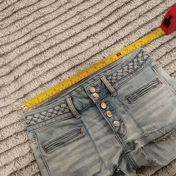 Light wash, exposed button fly American Eagle jean shorts size 6 - Picture 6 of 8